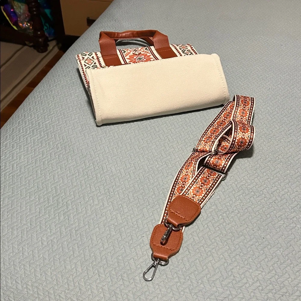 Tote Crossbody Bag with Orange and Brown Pattern And Guitar Straps NWOT - Picture 4 of 4